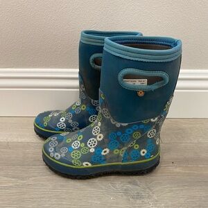 Bogs Kids Blue and Green Gear Pattern Boots